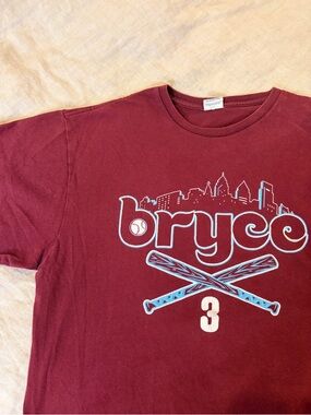 Maroon Bryce Harper #3 Philadelphia Phillies Graphic Tee size large